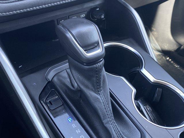 Photo of 2022 Midnight Black Metallic Toyota Highlander