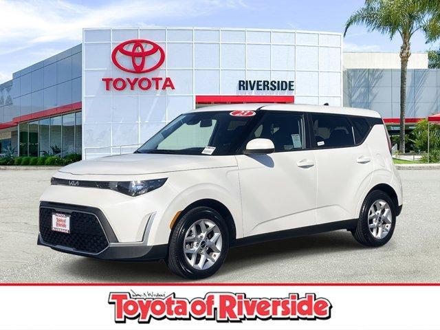 Photo of 2023 Snow White Pearl Kia Soul