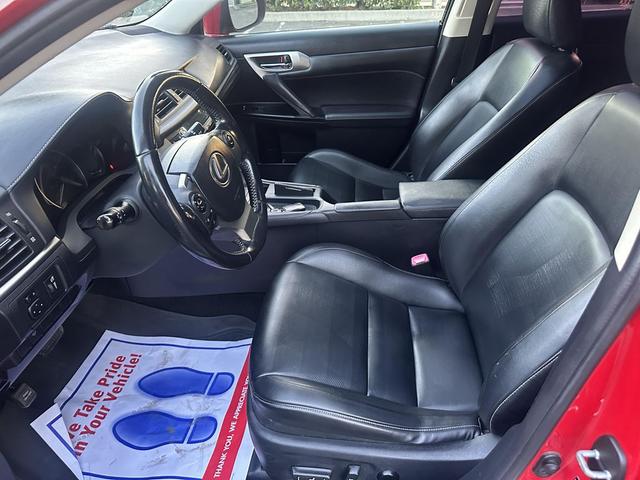 Photo of 2014 RED Lexus CT 200h