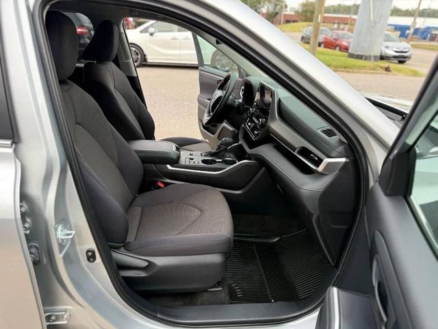 Photo of 2023 Celestial Silver Metallic Toyota Highlander