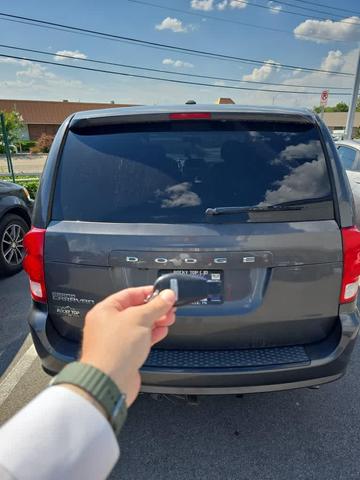 Photo of 2016 Brilliant Black Crystal Pearlcoat Dodge Grand Caravan