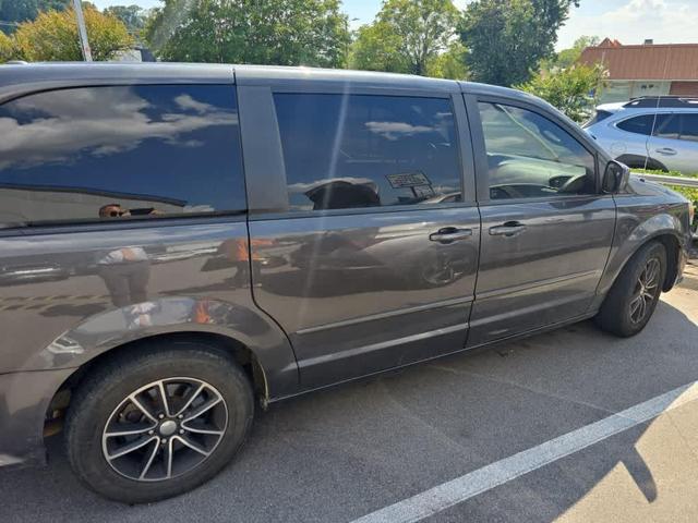 Photo of 2016 Brilliant Black Crystal Pearlcoat Dodge Grand Caravan