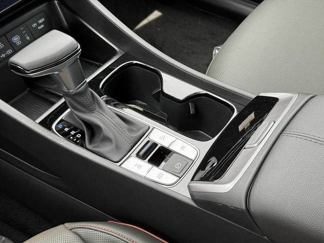 Photo of 2025 Atlas White Hyundai SANTA CRUZ