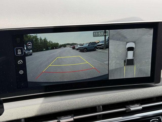 Photo of 2025 Atlas White Hyundai SANTA CRUZ