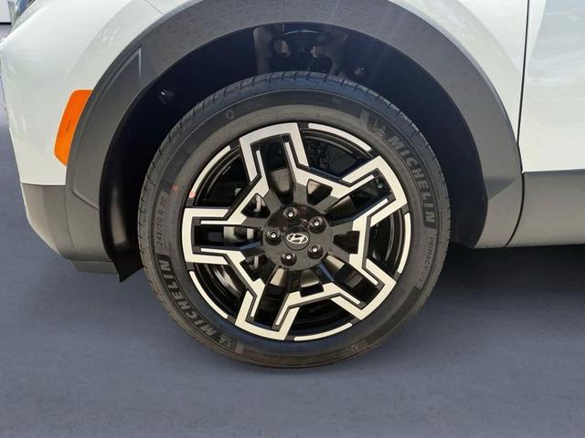 Photo of 2025 Atlas White Hyundai SANTA CRUZ