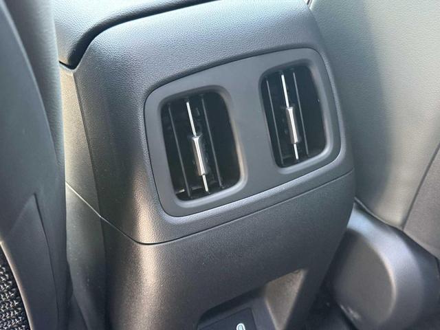 Photo of 2025 Atlas White Hyundai SANTA CRUZ