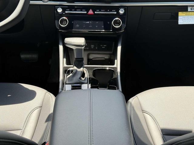 Photo of 2025 Atlas White Hyundai SANTA CRUZ