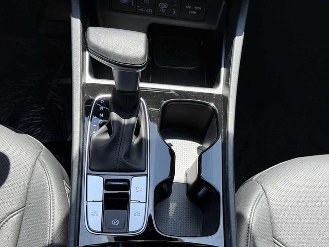 Photo of 2025 Atlas White Hyundai SANTA CRUZ