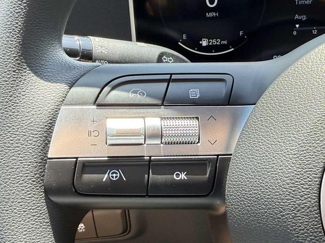 Photo of 2025 Atlas White Hyundai SANTA CRUZ