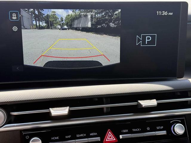 Photo of 2025 Atlas White Hyundai SANTA CRUZ