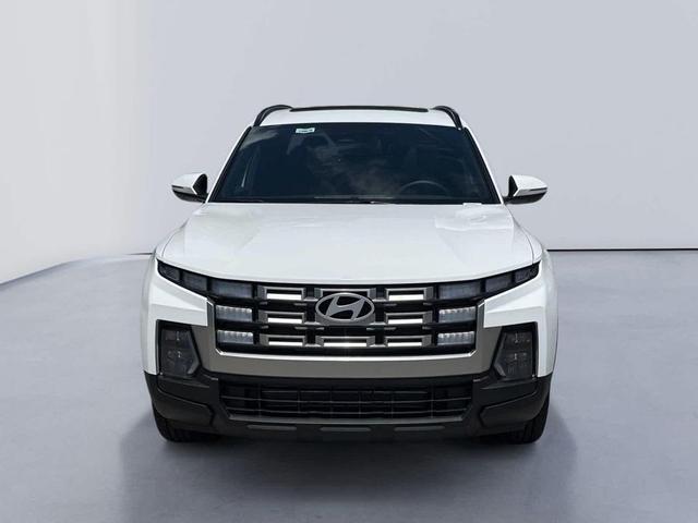 Photo of 2025 Atlas White Hyundai SANTA CRUZ