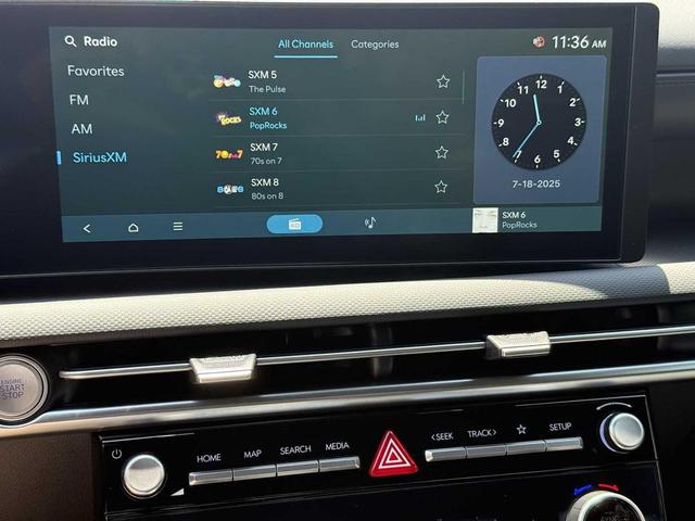 Photo of 2025 Atlas White Hyundai SANTA CRUZ