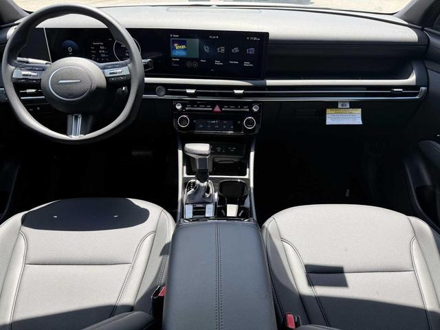 Photo of 2025 Atlas White Hyundai SANTA CRUZ