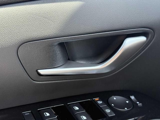 Photo of 2025 Atlas White Hyundai SANTA CRUZ