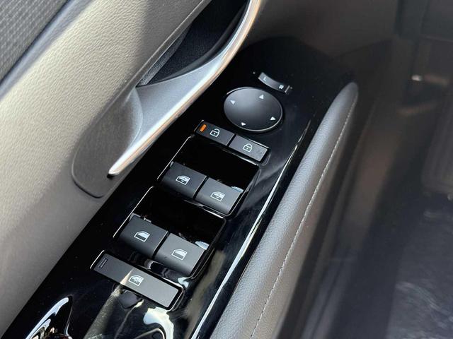 Photo of 2025 Atlas White Hyundai SANTA CRUZ