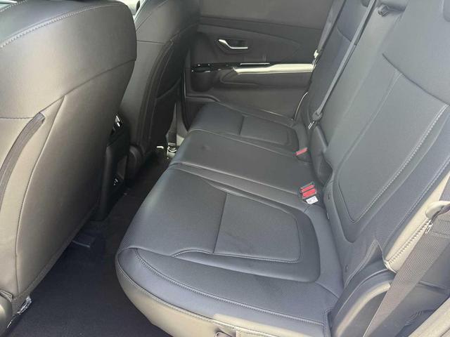 Photo of 2025 Atlas White Hyundai SANTA CRUZ