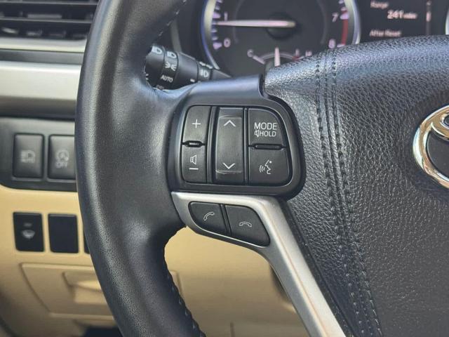 Photo of 2018 Ooh La La Rouge Mica Toyota Highlander