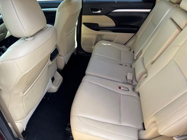 Photo of 2018 Ooh La La Rouge Mica Toyota Highlander