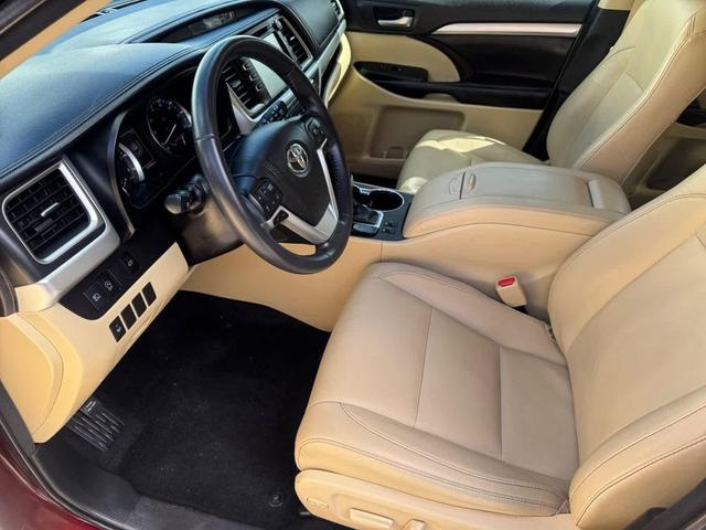 Photo of 2018 Ooh La La Rouge Mica Toyota Highlander