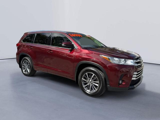 Photo of 2018 Ooh La La Rouge Mica Toyota Highlander