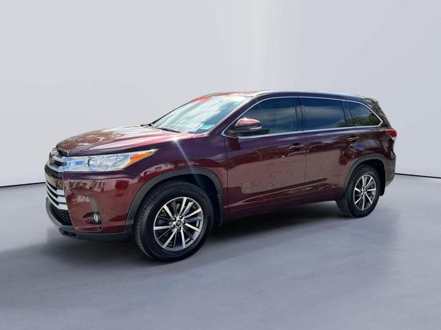 Photo of 2018 Ooh La La Rouge Mica Toyota Highlander