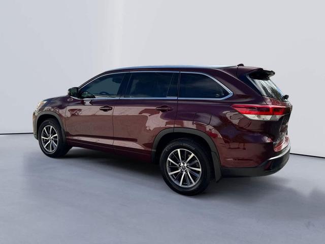 Photo of 2018 Ooh La La Rouge Mica Toyota Highlander