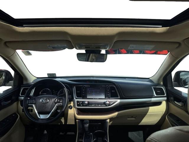 Photo of 2018 Ooh La La Rouge Mica Toyota Highlander