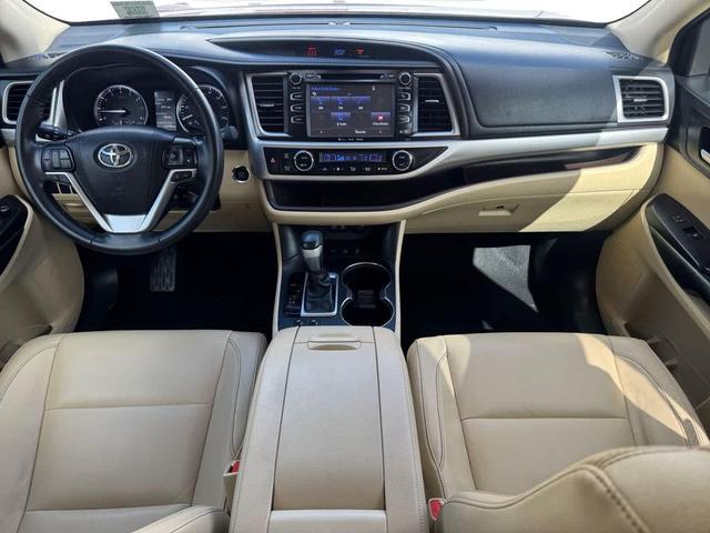 Photo of 2018 Ooh La La Rouge Mica Toyota Highlander