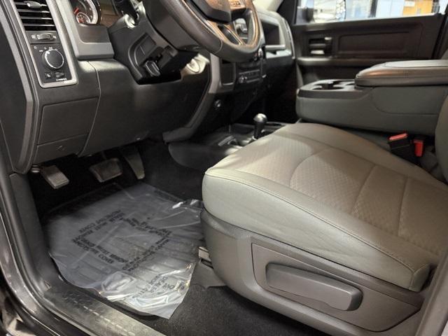 Photo of 2018 Granite Crystal Metallic Clearcoat RAM 3500