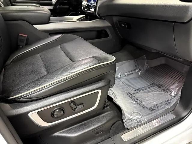 Photo of 2022 Bright White RAM 1500