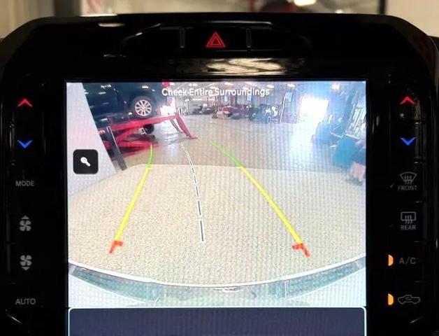 Photo of 2022 Bright White RAM 1500