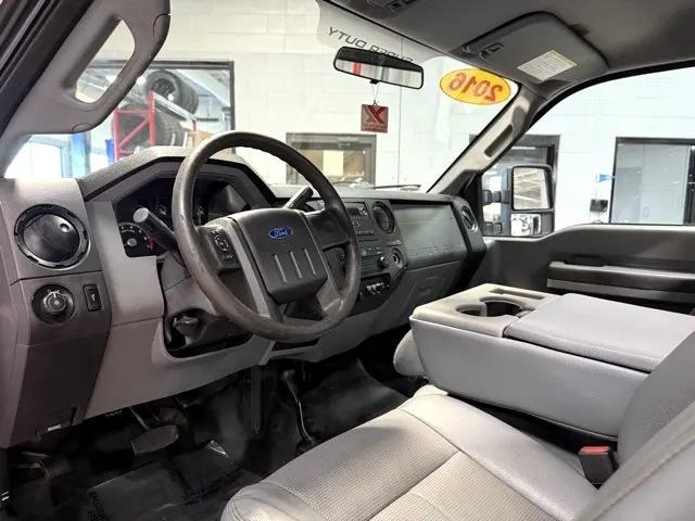 Photo of 2016 Oxford White Ford F-350
