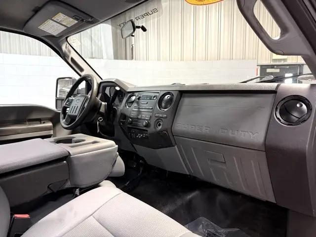 Photo of 2016 Oxford White Ford F-350