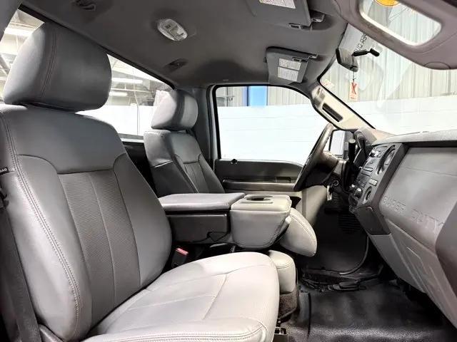 Photo of 2016 Oxford White Ford F-350