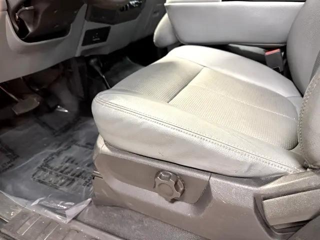 Photo of 2016 Oxford White Ford F-350