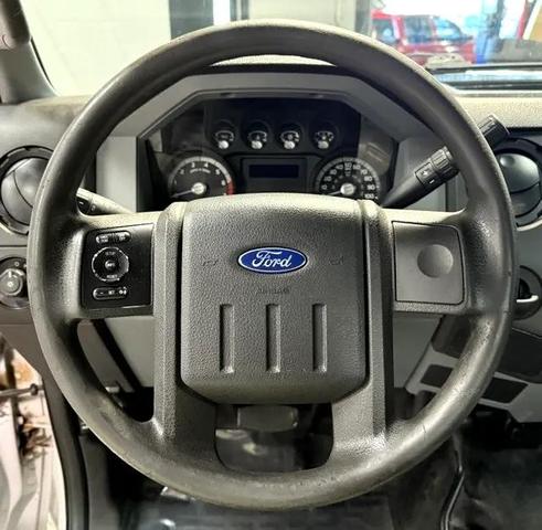 Photo of 2016 Oxford White Ford F-350