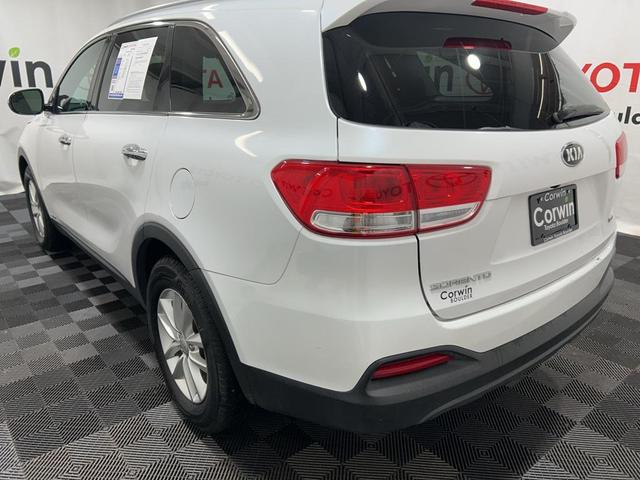 Photo of 2016 Snow White Pearl Kia Sorento