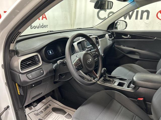 Photo of 2016 Snow White Pearl Kia Sorento