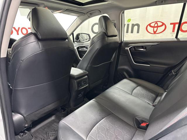 Photo of 2021 Super White Toyota RAV4