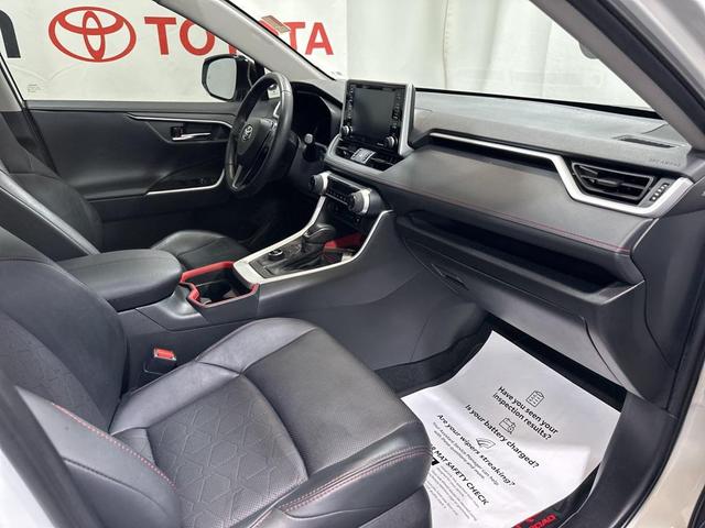 Photo of 2021 Super White Toyota RAV4