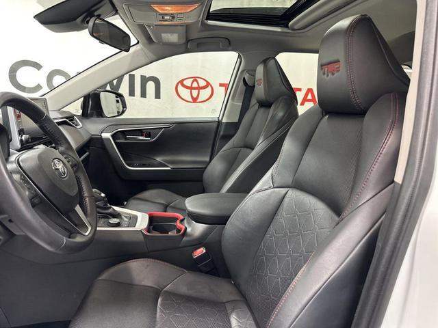 Photo of 2021 Super White Toyota RAV4