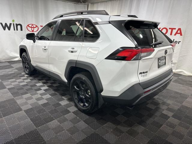 Photo of 2021 Super White Toyota RAV4