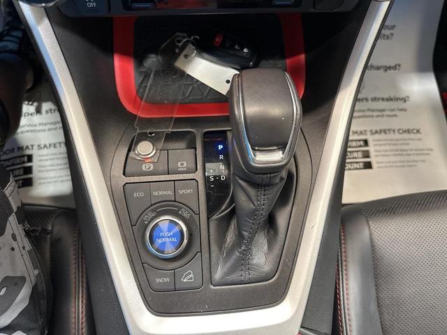 Photo of 2021 Super White Toyota RAV4