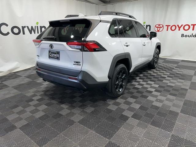 Photo of 2021 Super White Toyota RAV4