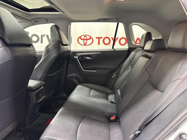 Photo of 2021 Super White Toyota RAV4