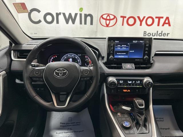 Photo of 2021 Super White Toyota RAV4