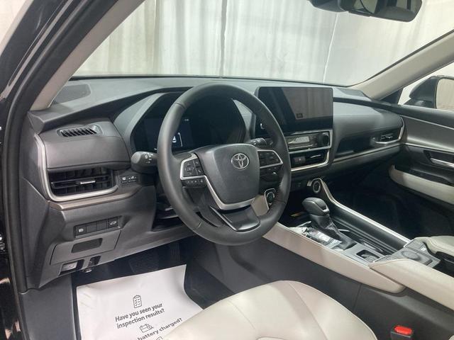 Photo of 2025 Midnight Black Metallic Toyota Grand Highlander