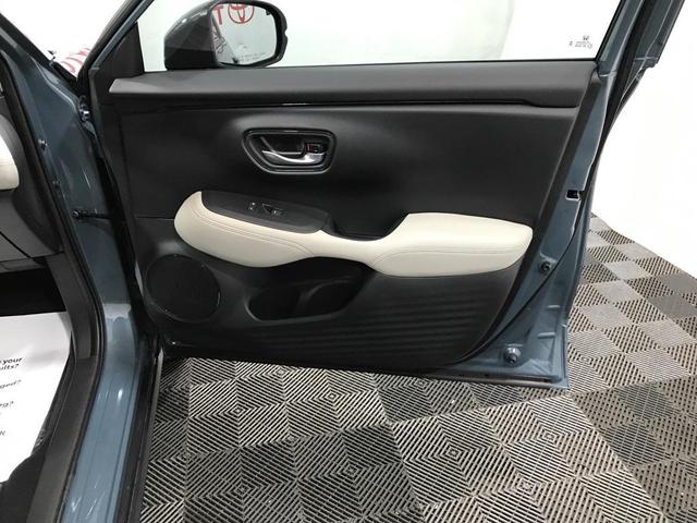 Photo of 2026 Urban Gray Pearl Honda HR-V