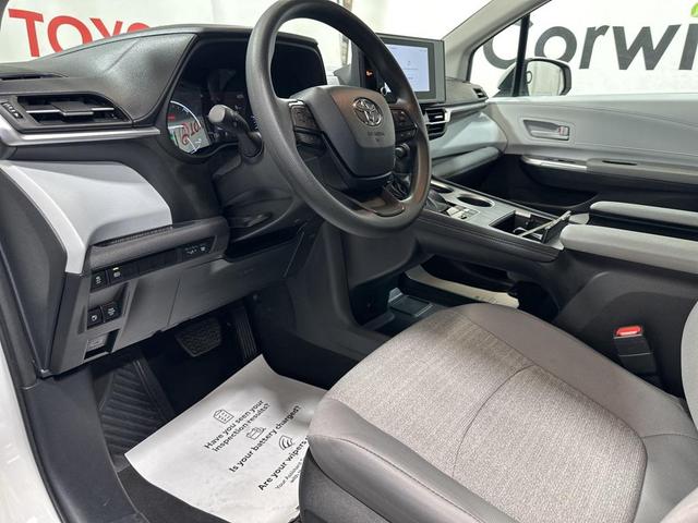 Photo of 2025 Wind Chill Pearl Toyota Sienna