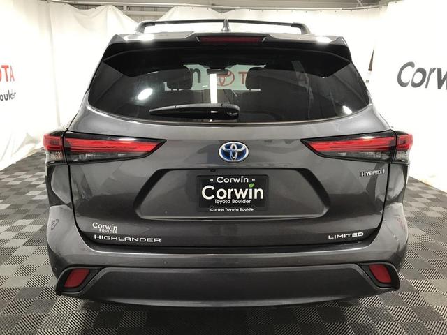 Photo of 2023 Magnetic Gray Metallic Toyota Highlander Hybrid